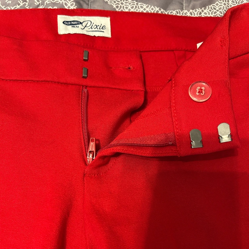 Women’s Size 2 Old Navy Red Pixie Pants - Picture 6 of 7
